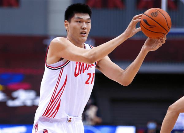 广东将签顶级防守巨头，2米25可联手3双魔兽，赵睿狠批2人当一哥